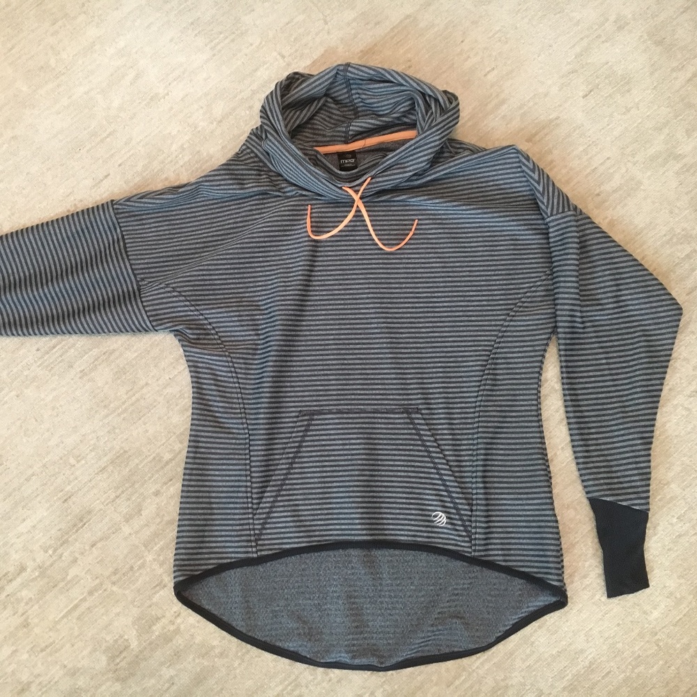 MPG pullover top large